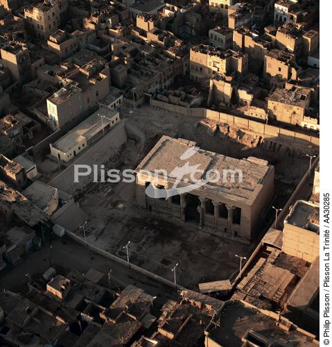 Le temple d'Esna - © Philip Plisson / Plisson La Trinité / AA30285 - Nos reportages photos - L'Egypte vue du ciel
