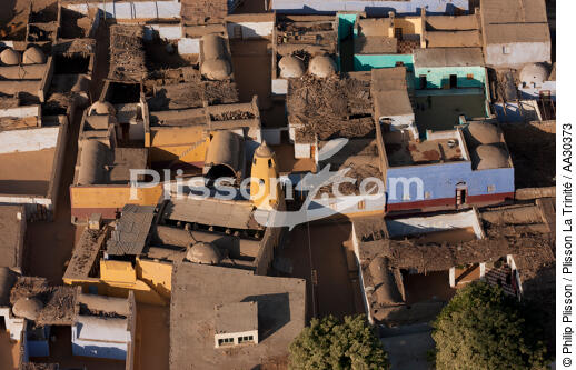 Village sur les rives du Nil - © Philip Plisson / Plisson La Trinité / AA30373 - Nos reportages photos - Maison
