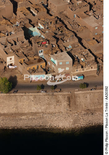 Village sur les rives du Nil - © Philip Plisson / Plisson La Trinité / AA30392 - Nos reportages photos - Maison