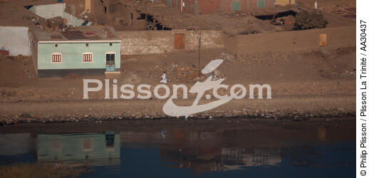 On the banks of the Nile. - © Philip Plisson / Plisson La Trinité / AA30437 - Photo Galleries - House