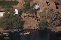 On the banks of the Nile. © Philip Plisson / Plisson La Trinité / AA30444 - Photo Galleries - Rowing boat