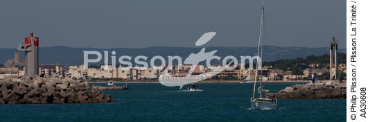 Gruissan - © Philip Plisson / Plisson La Trinité / AA30608 - Nos reportages photos - Feu de port