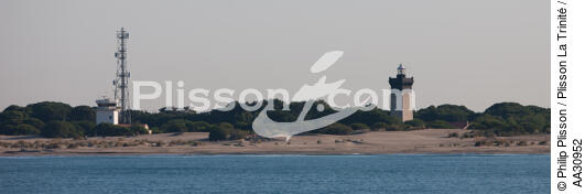 Le phare de l'Espiguette sur la commune du Grau du Roi - © Philip Plisson / Plisson La Trinité / AA30952 - Nos reportages photos - De Sète à Martigues