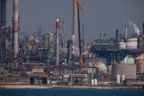 Le port pétrolier de Lavéra à Martigues © Philip Plisson / Plisson La Trinité / AA31250 - Nos reportages photos - Industrie pétrolière