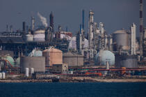 Le port pétrolier de Lavéra à Martigues © Philip Plisson / Plisson La Trinité / AA31251 - Nos reportages photos - Industrie pétrolière