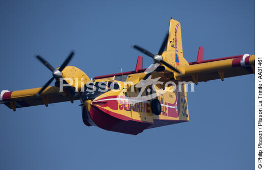 Canadair at La Ciotat [AT] - © Philip Plisson / Plisson La Trinité / AA31461 - Photo Galleries - Aircraft