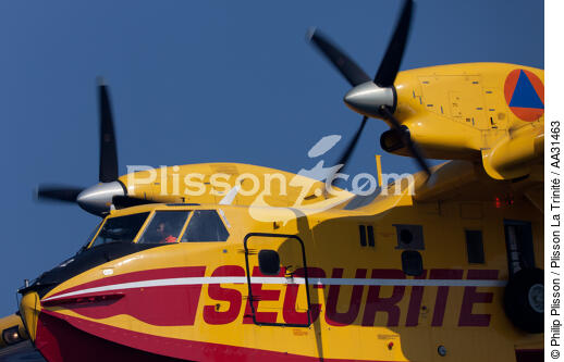 Canadair at La Ciotat [AT] - © Philip Plisson / Plisson La Trinité / AA31463 - Photo Galleries - Air transport