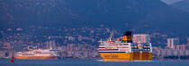 Ferry dans le port de Toulon © Philip Plisson / Plisson La Trinité / AA31711 - Nos reportages photos - Var