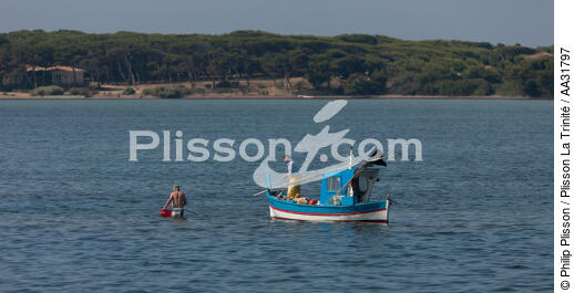 Pêche à Six-Fours-les-Plages - © Philip Plisson / Plisson La Trinité / AA31797 - Nos reportages photos - Six-Fours-les-Plages