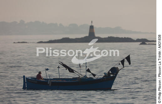 Petite pêche devant Sainte Maxime - © Philip Plisson / Plisson La Trinité / AA31838 - Nos reportages photos - De Porquerolles à Théoule-sur-mer