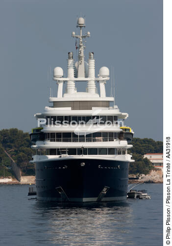 Anchor in front of Antibes - © Philip Plisson / Plisson La Trinité / AA31918 - Photo Galleries - Mooring