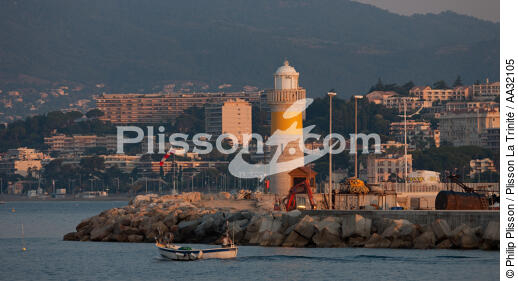Le vieux port de Cannes - © Philip Plisson / Plisson La Trinité / AA32105 - Nos reportages photos - Port
