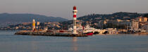 Le vieux port de Cannes © Philip Plisson / Plisson La Trinité / AA32124 - Nos reportages photos - Signalisation maritime
