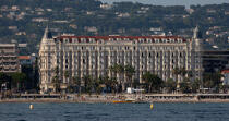L'hotel Carlton à Cannes © Philip Plisson / Plisson La Trinité / AA32133 - Nos reportages photos - De La Napoule à Menton