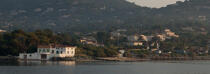 Port-Grimaud © Philip Plisson / Plisson La Trinité / AA32460 - Photo Galleries - Horizontal panoramic
