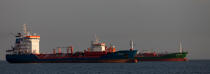 Dans le Golfe de Fos © Philip Plisson / Plisson La Trinité / AA32467 - Nos reportages photos - Transport maritime