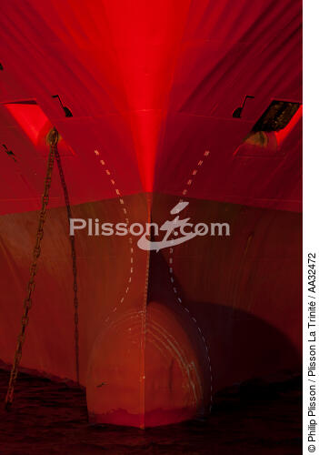 In the Gulf of Fos - © Philip Plisson / Plisson La Trinité / AA32472 - Photo Galleries - Elements of boat