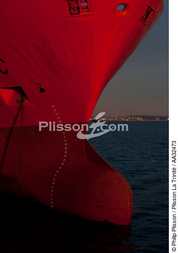 In the Gulf of Fos - © Philip Plisson / Plisson La Trinité / AA32473 - Photo Galleries - Oil tanker