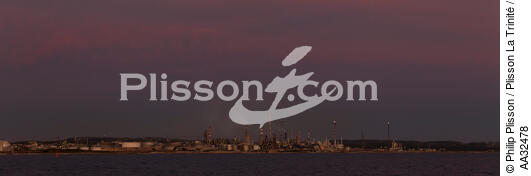 Le port pétrolier de Lavéra dans le Golfe de Fos - © Philip Plisson / Plisson La Trinité / AA32478 - Nos reportages photos - Industrie pétrolière