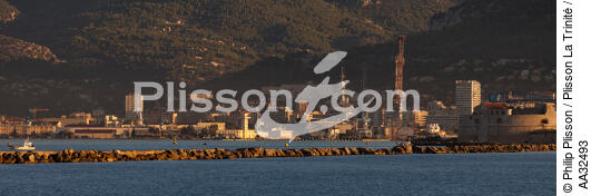 Toulon - © Philip Plisson / Plisson La Trinité / AA32493 - Nos reportages photos - Var