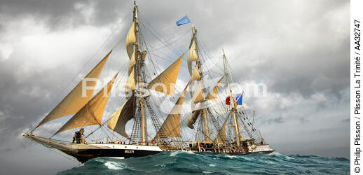 Le Belem entre Groix et Belle-Ile - © Philip Plisson / Plisson La Trinité / AA32747 - Nos reportages photos - Mer