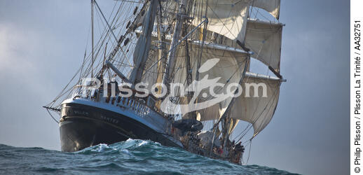 The Belem between Groix and Belle-Ile [AT] - © Philip Plisson / Plisson La Trinité / AA32751 - Photo Galleries - Three masts