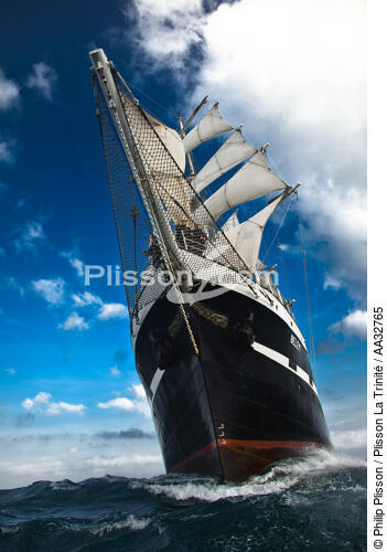 Le Belem entre Groix et Belle-Ile - © Philip Plisson / Plisson La Trinité / AA32765 - Nos reportages photos - Marine nationale