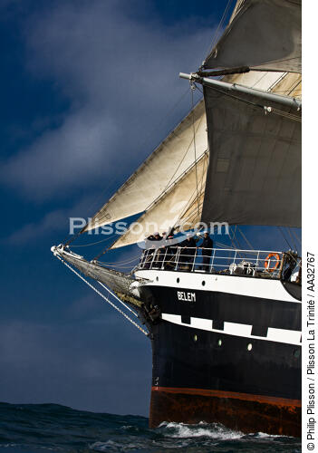The Belem between Groix and Belle-Ile [AT] - © Philip Plisson / Plisson La Trinité / AA32767 - Photo Galleries - Three masts