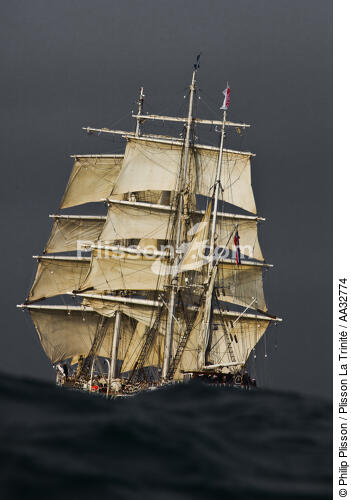 The Belem between Groix and Belle-Ile [AT] - © Philip Plisson / Plisson La Trinité / AA32774 - Photo Galleries - Three masts