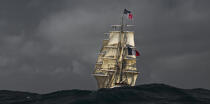Le Belem entre Groix et Belle-Ile © Philip Plisson / Plisson La Trinité / AA32777 - Nos reportages photos - Mer agitée