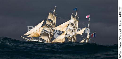 The Belem between Groix and Belle-Ile [AT] - © Philip Plisson / Plisson La Trinité / AA32778 - Photo Galleries - Three masts