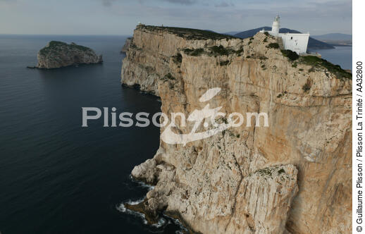 The lighthouse of Capo Caccia in Sardinia [AT] - © Guillaume Plisson / Plisson La Trinité / AA32800 - Photo Galleries - Cliff