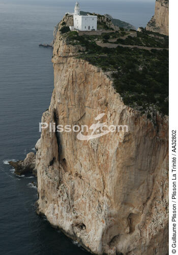 Le phare de Capo Caccia en Sardaigne - © Guillaume Plisson / Plisson La Trinité / AA32802 - Nos reportages photos - Falaise
