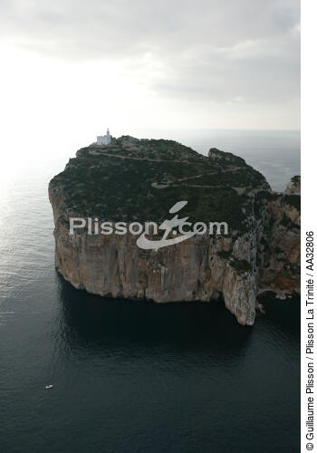 Le phare de Capo Caccia en Sardaigne - © Guillaume Plisson / Plisson La Trinité / AA32806 - Nos reportages photos - Falaise
