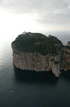 Le phare de Capo Caccia en Sardaigne © Guillaume Plisson / Plisson La Trinité / AA32806 - Nos reportages photos - Vertical