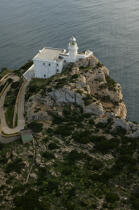 Le phare de Capo Caccia en Sardaigne © Guillaume Plisson / Plisson La Trinité / AA32807 - Nos reportages photos - Vertical