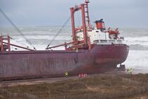 A cargo of 109 meters, the TK Bremen, ran aground on the night of Thursday 15 to Friday 16, December 2011 near the Ria of Etel in Morbihan [AT] © Philip Plisson / Plisson La Trinité / AA32829 - Photo Galleries - Weather