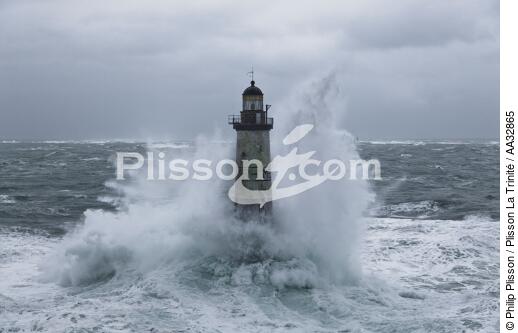 The storm Joachim on the Brittany coast. [AT] - © Philip Plisson / Plisson La Trinité / AA32865 - Photo Galleries - French Lighthouses