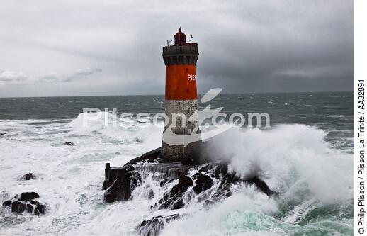 The storm Joachim on the Brittany coast. [AT] - © Philip Plisson / Plisson La Trinité / AA32891 - Photo Galleries - Lighthouse [29]