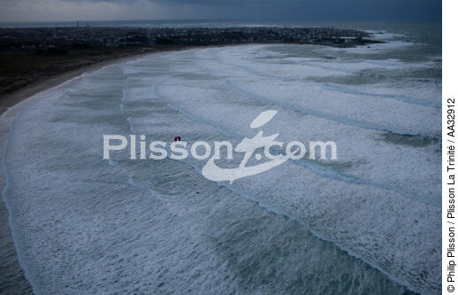 La Torche, en Kitesurf - © Philip Plisson / Plisson La Trinité / AA32912 - Nos reportages photos - Sport nautique