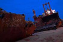 Déconstruction du cargo TK Bremen sur la plage d'Erdeven © Philip Plisson / Plisson La Trinité / AA33047 - Nos reportages photos - Ville [56]
