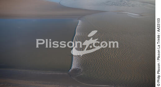 Tidal bore in the Bay of Mont Saint-Michel [AT] - © Philip Plisson / Plisson La Trinité / AA33103 - Photo Galleries - Tidal bore