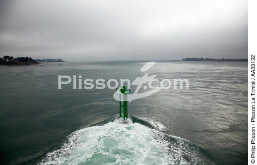 Out of the Gulf of Morbihan [AT] - © Philip Plisson / Plisson La Trinité / AA33132 - Photo Galleries - Channel