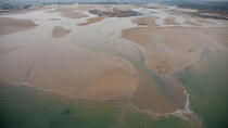 Big low tide on le Men Du beach © Philip Plisson / Plisson La Trinité / AA33189 - Photo Galleries - Low tide
