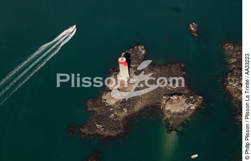 La Croix lighthouse - © Philip Plisson / Plisson La Trinité / AA33223 - Photo Galleries - Low tide