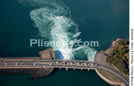 Le Barrage de la Rance - © Philip Plisson / Plisson La Trinité / AA33236 - Nos reportages photos - Rance [La]