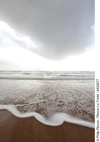 Low tide - © Philip Plisson / Plisson La Trinité / AA33277 - Photo Galleries - Foaming