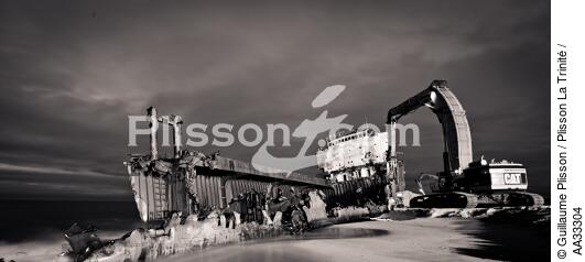 Déconstruction du cargo TK Bremen à Erdeven - © Guillaume Plisson / Plisson La Trinité / AA33304 - Nos reportages photos - Morbihan