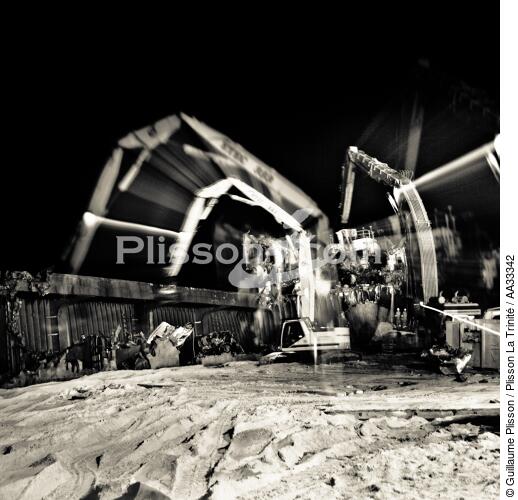 Déconstruction du cargo TK Bremen à Erdeven - © Guillaume Plisson / Plisson La Trinité / AA33342 - Nos reportages photos - Noir et blanc