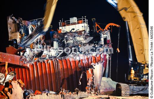 Déconstruction du cargo TK Bremen à Erdeven - © Guillaume Plisson / Plisson La Trinité / AA33346 - Nos reportages photos - Guillaume Plisson